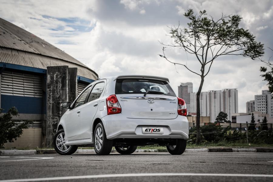  Toyota Etios Hatchback 2016 года  (LA) (фото 9 из 16)